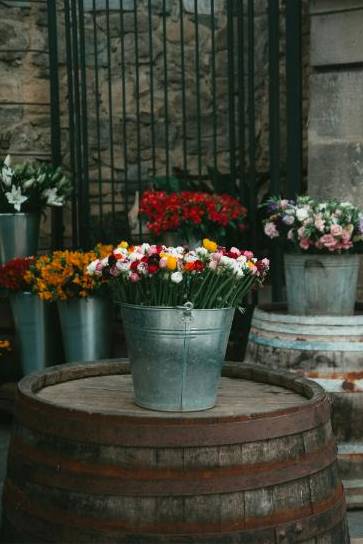Branded bouquet staging